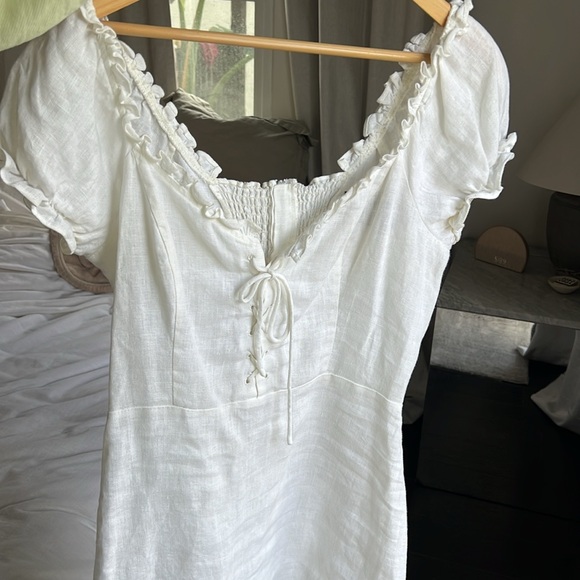 Reformation - White Linen Dress 🧺 - Picture 3 of 6